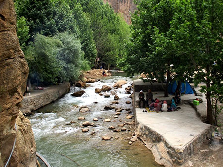 چشمه ناز, چشمه ناز یکی از بکرترین تفرجگاه های شهرستان سمیرم